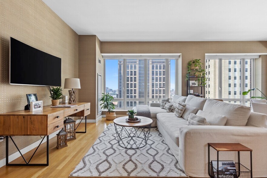 Building Photo - 400 Stuart St