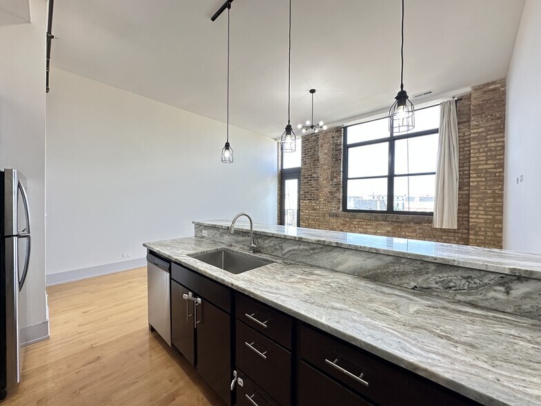 Building Photo - 1432 W 21st St