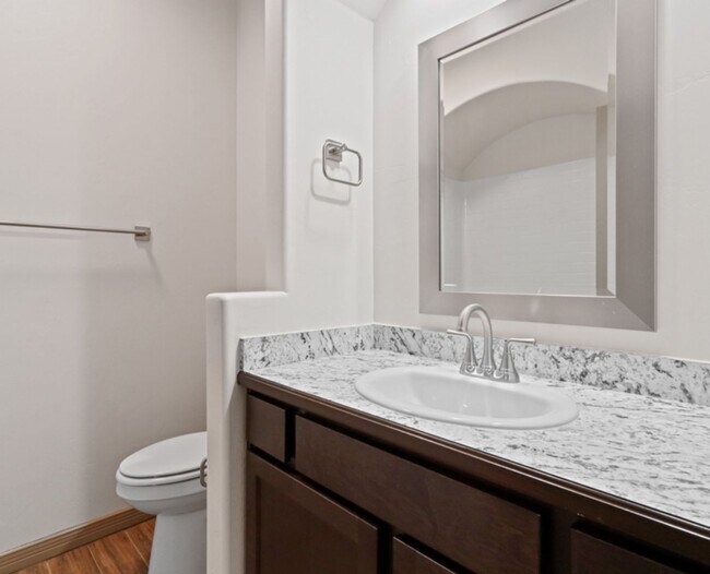 Building Photo - Newer Townhome, offering $500.00 off the first months rent