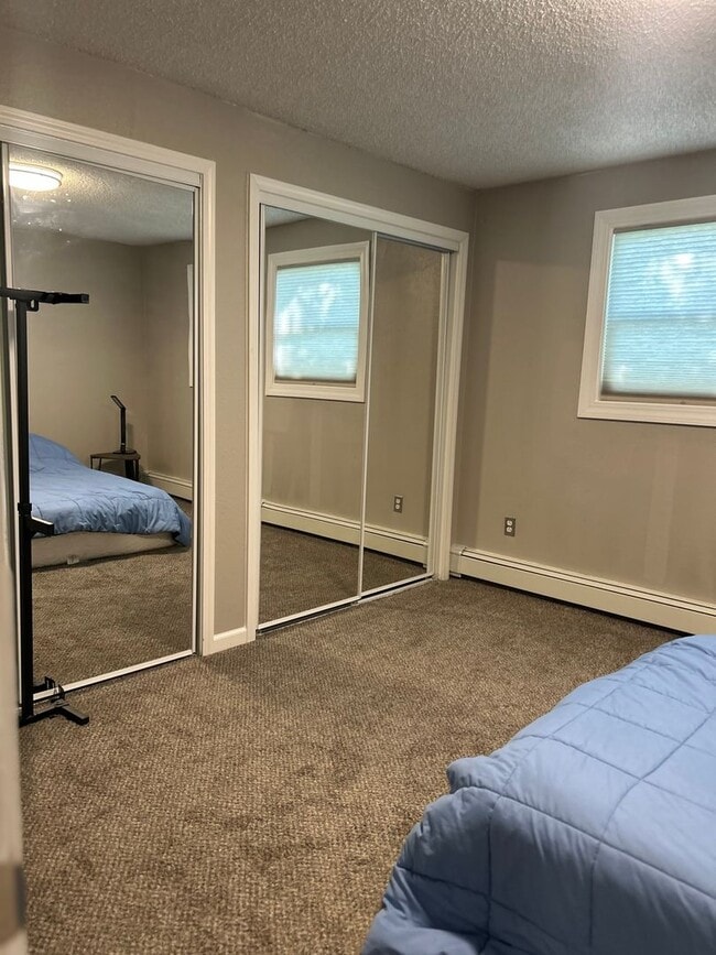 Building Photo - Century 21 Gold Rush - 3 bed, 1 bath (Fair...