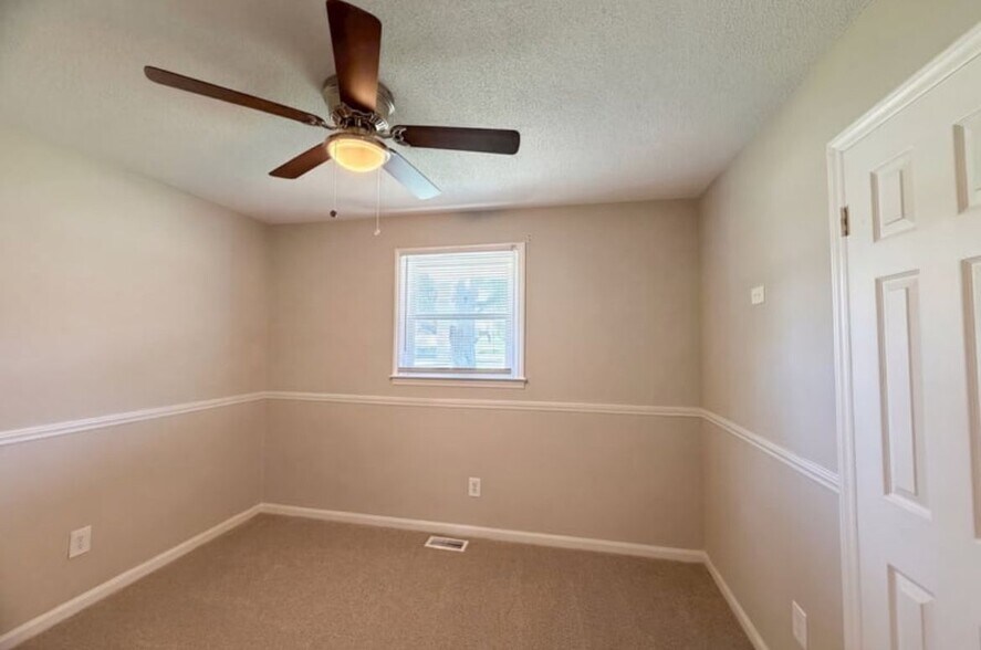 Building Photo - 4402 Ginger Dr