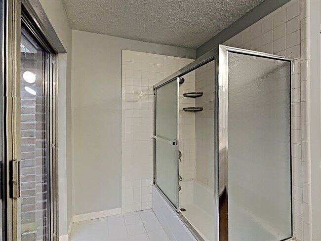 Building Photo - 16031 Hidden Acres Dr
