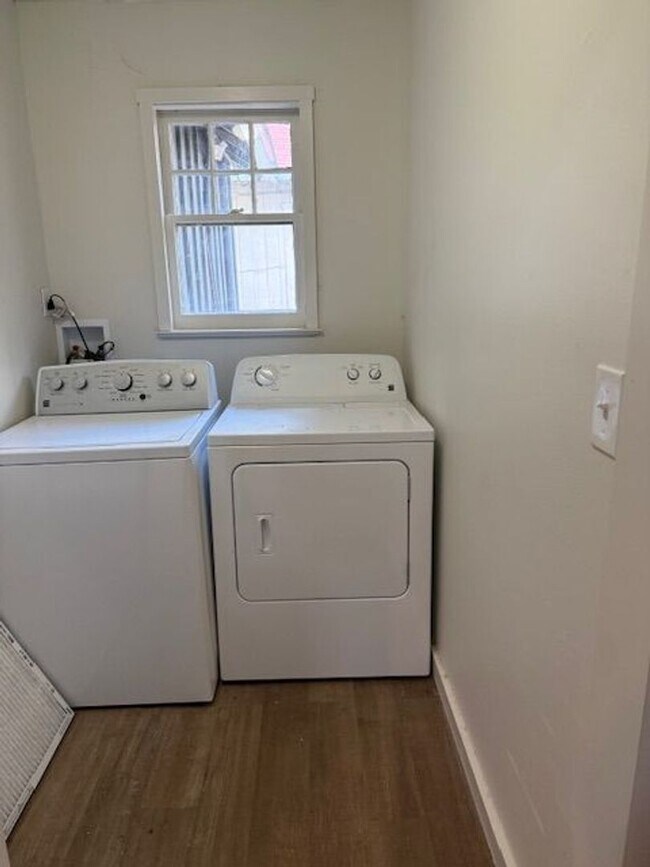 Building Photo - 326 Kindra Heights Rd