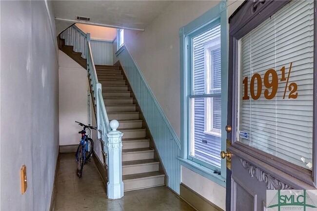 Building Photo - 3 BED | 1 BATH | BACK PORCH | DOWNTOWN