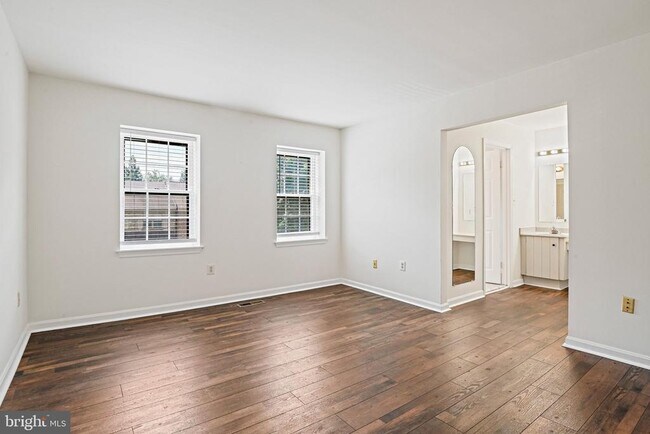 Building Photo - 2885 Kelly Square