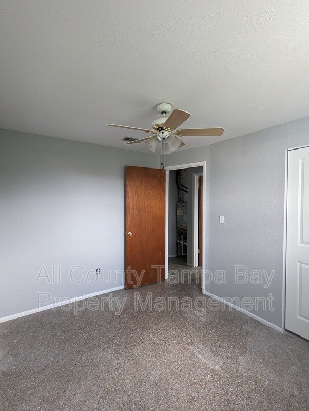 Building Photo - 6021 W Hanna Ave