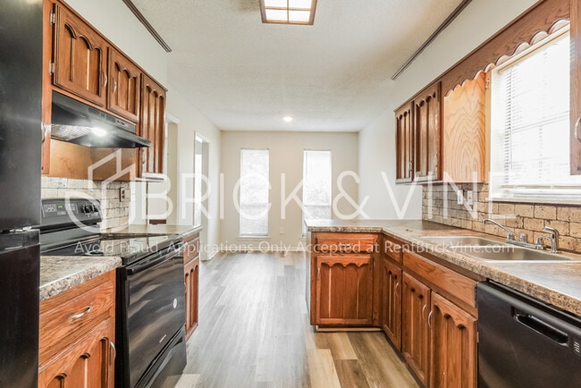 Building Photo - 2228 Cedarcrest Dr