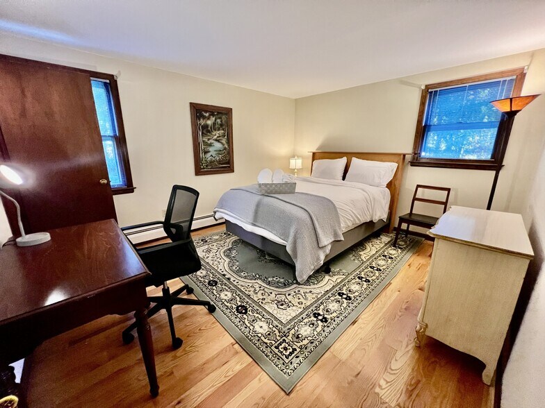 Master suite - 215 Macktown Rd