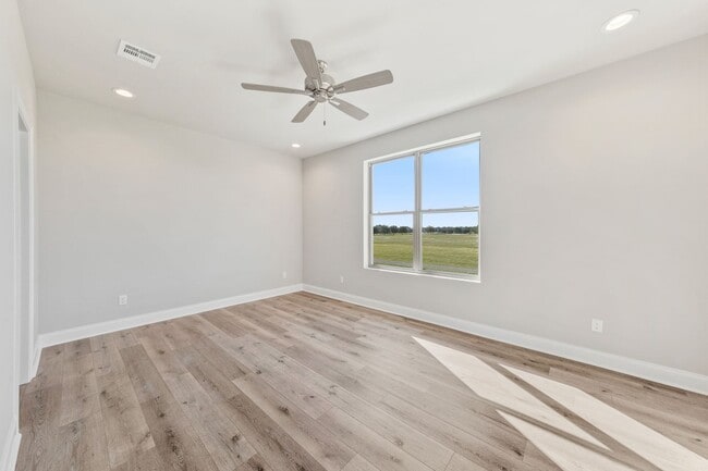 Building Photo - FOR RENT in YOUNGSVILLE!