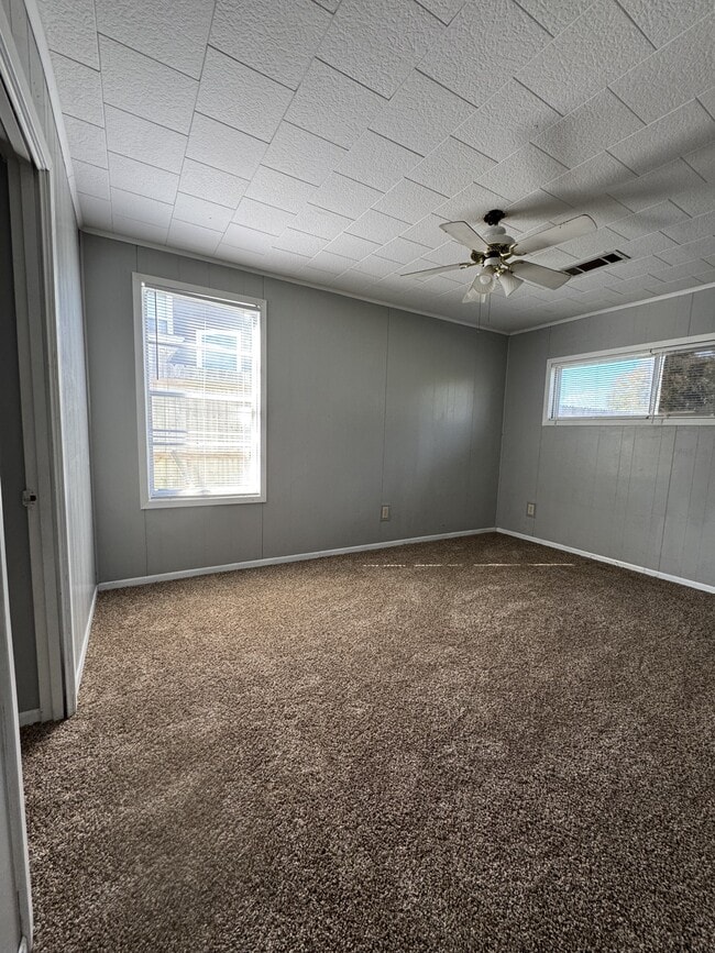 Building Photo - 1608 Elgin Ave