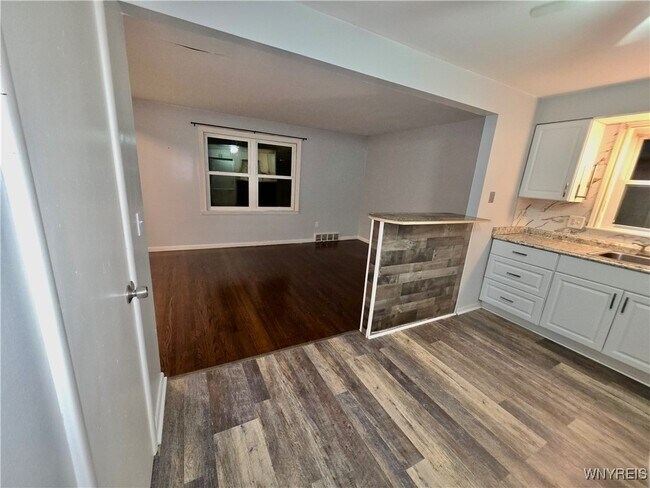 Building Photo - 35 Park Ave