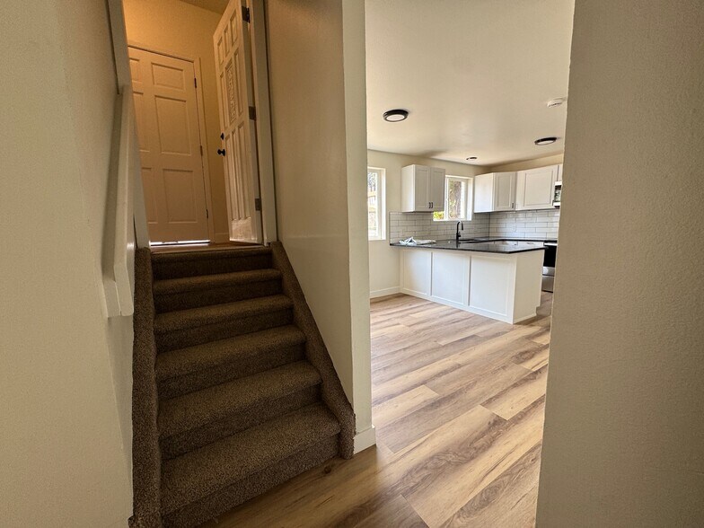 Building Photo - 804 Meeker St