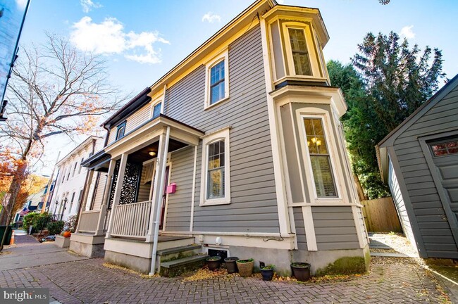 Building Photo - 35 Delaware Ave