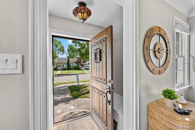 Building Photo - 1674 Eaton Rd