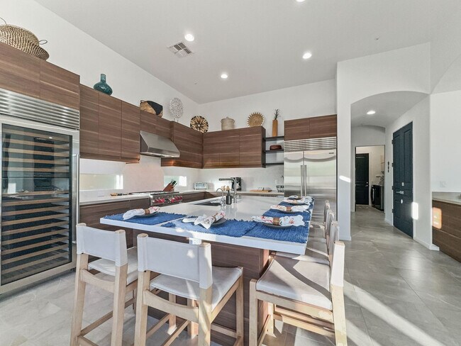 Building Photo - 14559 E Charter Oak Dr