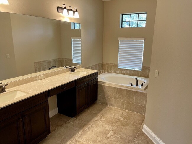 Building Photo - Single Family Dream Home in Gated Community