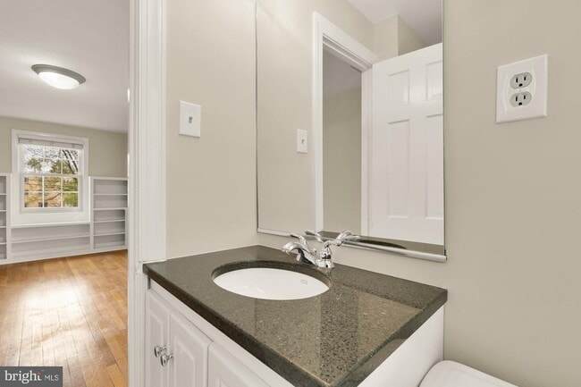 Building Photo - 4809 Wellington Dr