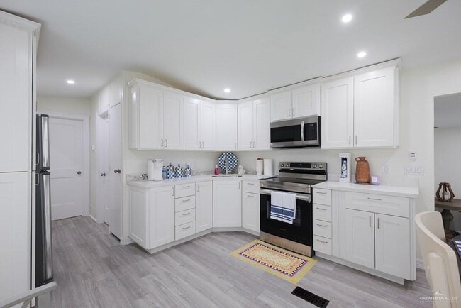 Building Photo - 40 Abalone Cir