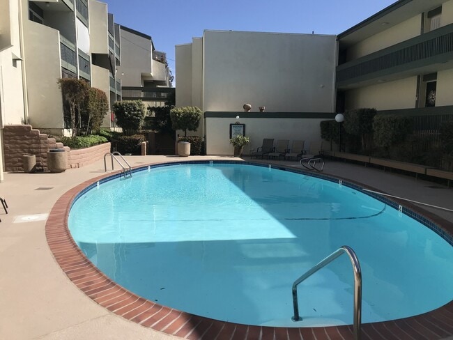 Building Photo - Upgraded Studio in Heart of San Diego - 2 WEEKS FREE Move in by 3/1/26