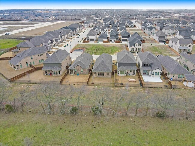 Building Photo - 713 Caroline Dr