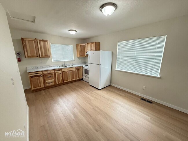 Building Photo - Price Drop! Updated 2 Bed /1 Bath Home with Spacious Yard!