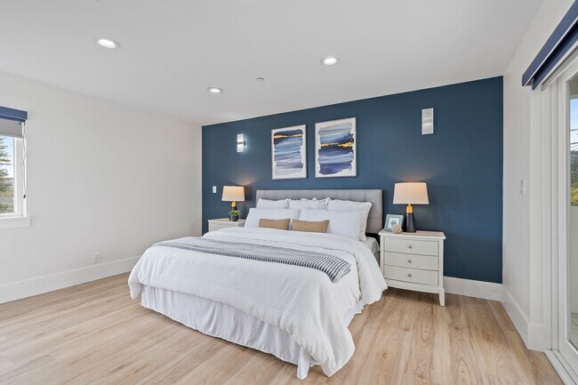 Building Photo - Stunning 4/3 in the Oakland Hills