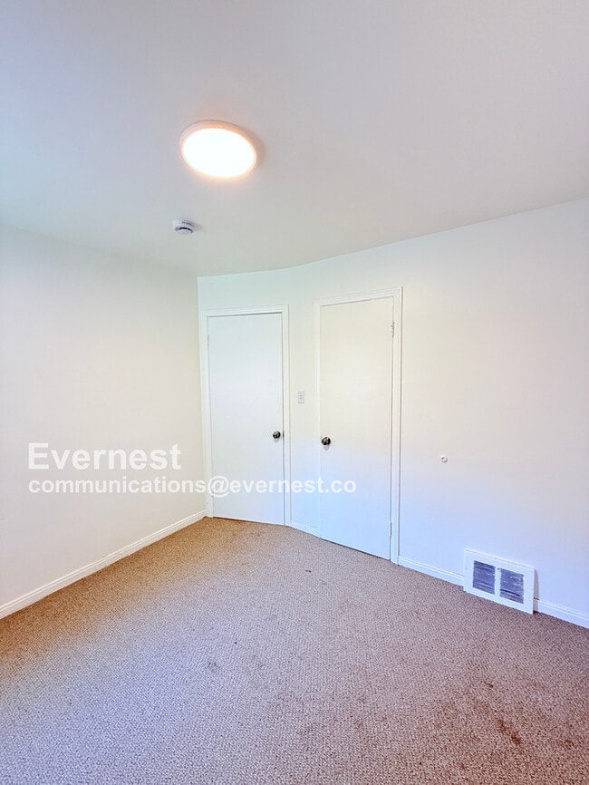 Building Photo - 20527 Rosemont Ave