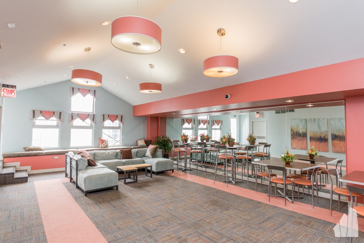 Building Photo - 40 E 9th St