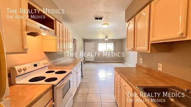 Building Photo - 1430 Monroe St