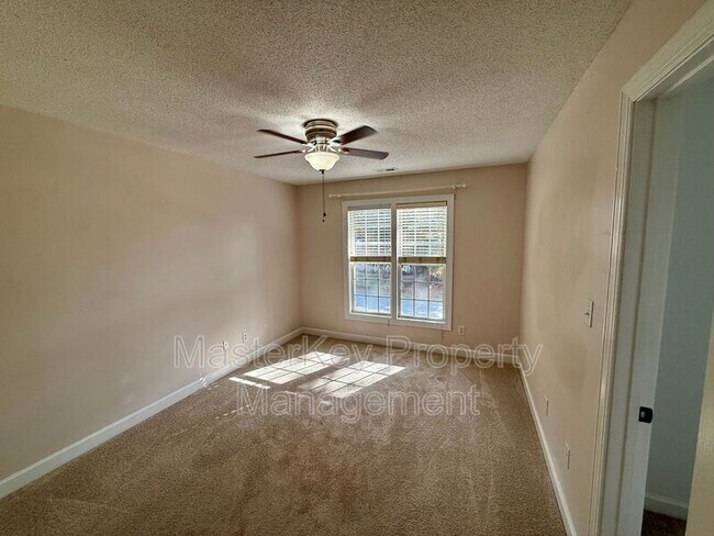 Building Photo - 6425 Cross Ridge Dr