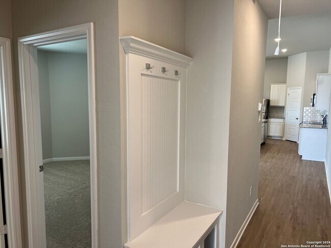 Building Photo - 121 Nespral Dr