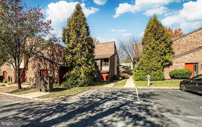 Building Photo - 805 Mountainview Dr