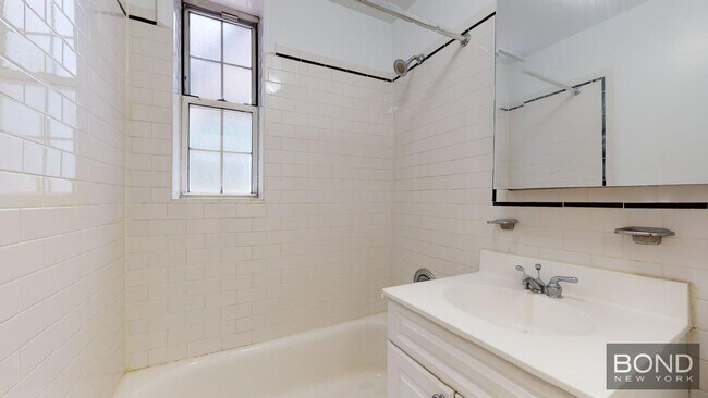 Building Photo - 117 W 13th St