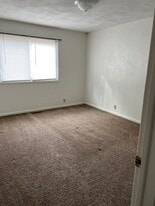 Building Photo - 610 W Main St