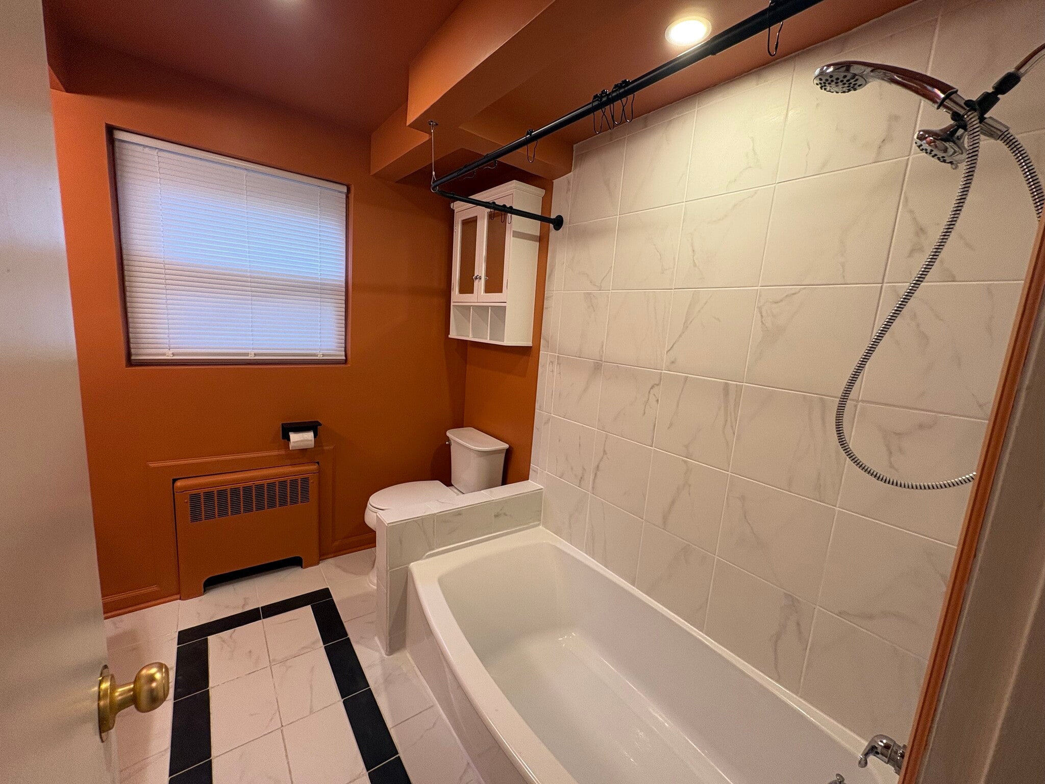 Updated bathroom with tiled tub surround - 6035 Oakwood Ave