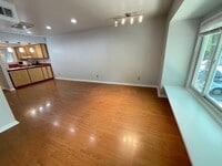 Building Photo - Two BR townhome-style in Chancellor Square...