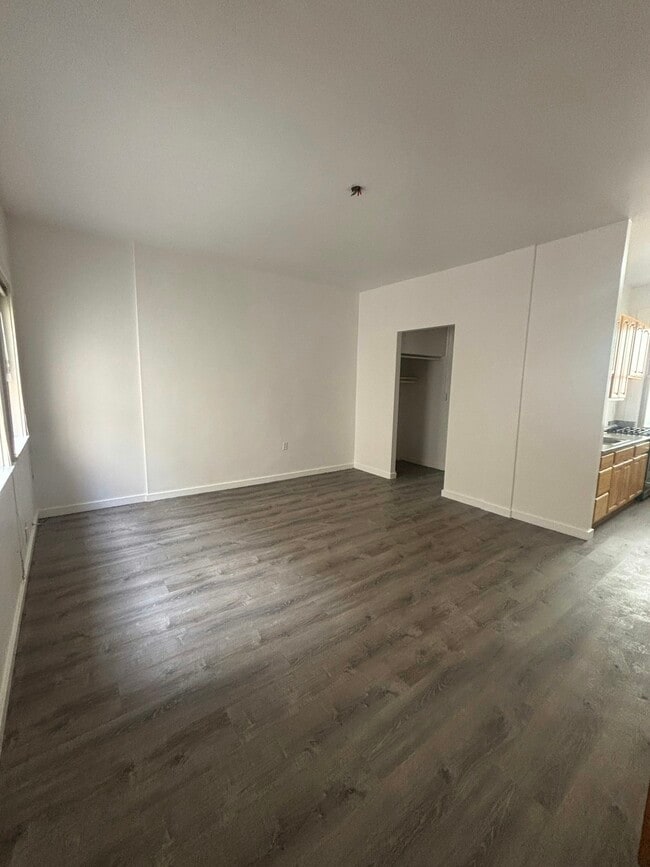 Building Photo - 1122 Sutter St