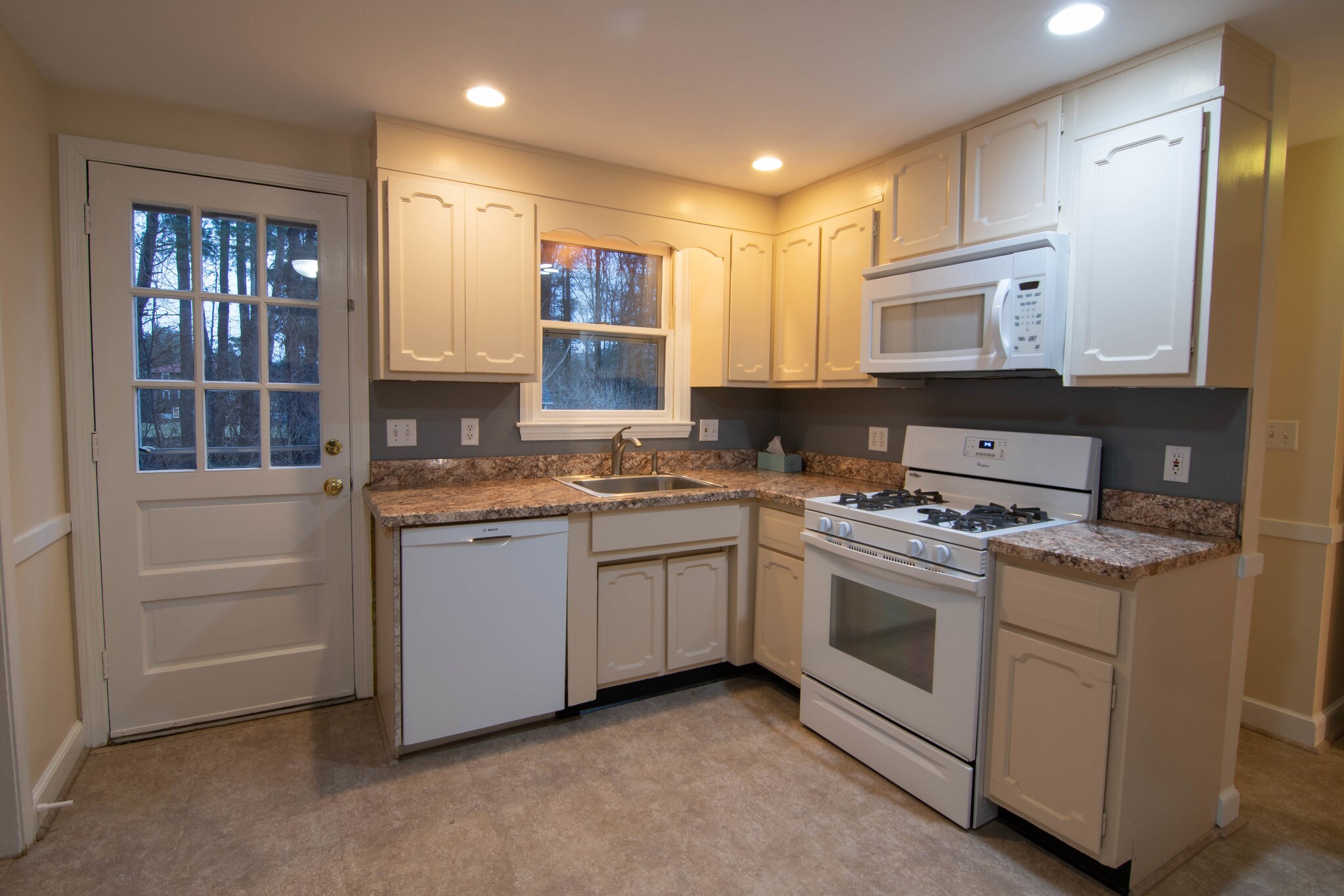 Kitchen - 221 School St