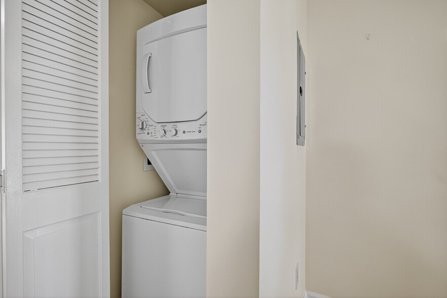 Building Photo - 802 Jesse Way