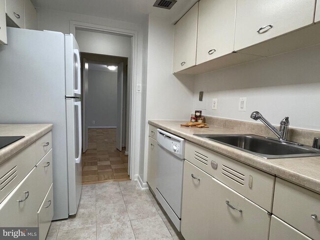 Building Photo - 520 N St SW