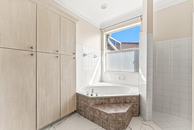 Building Photo - 5872 NW 73rd Ct