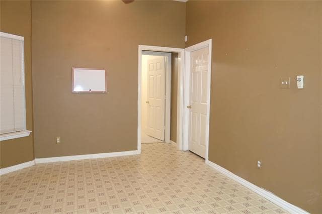 Building Photo - 2816 Kings Gate Dr