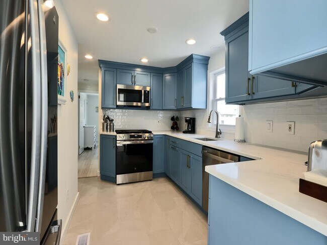 Building Photo - 121 E Sand Dune Ln