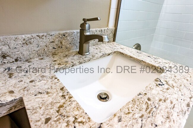 Building Photo - 3034 E Vista