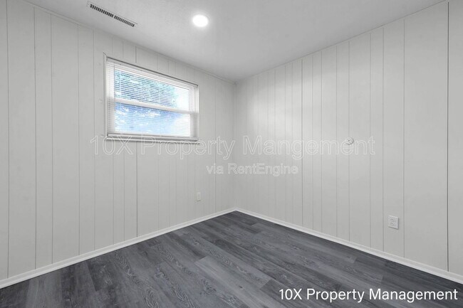 Building Photo - 907 Higbee Dr N