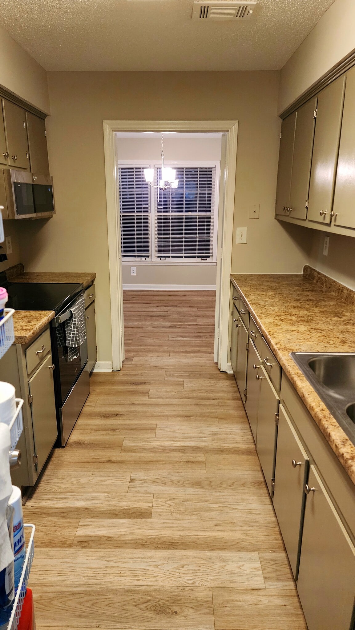 Kitchen - 2409 Farmstead Cir