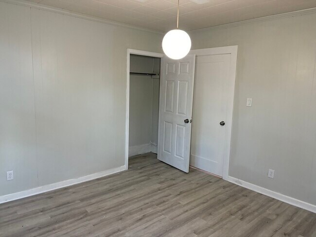 Building Photo - 225 Poplar St