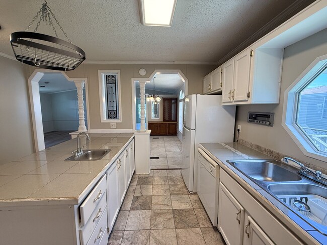 Building Photo - 3 bedroom 2 bath mobile home with tons of ...