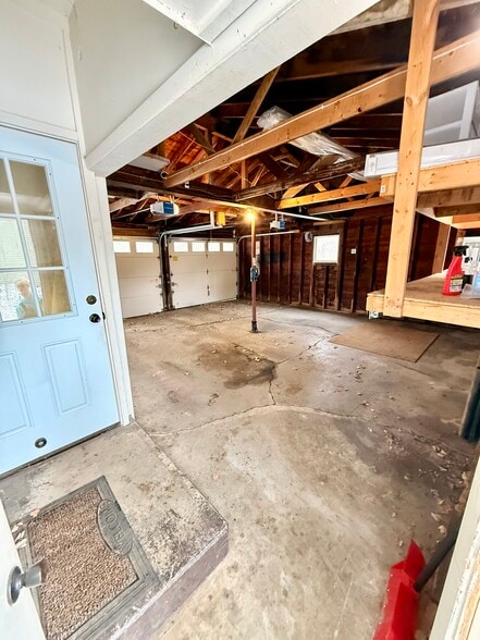 Building Photo - 310 Poplar St