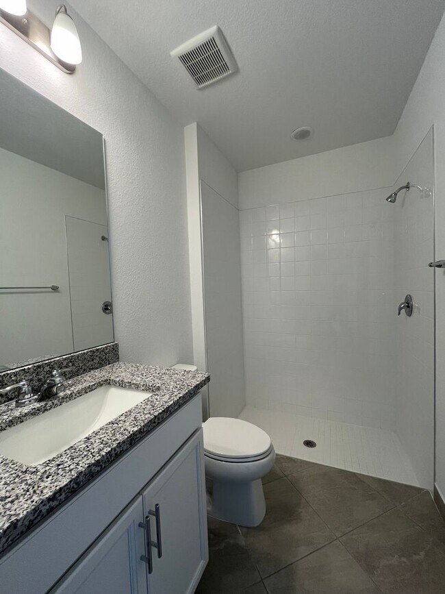 Building Photo - Annual Rental in Port St Lucie